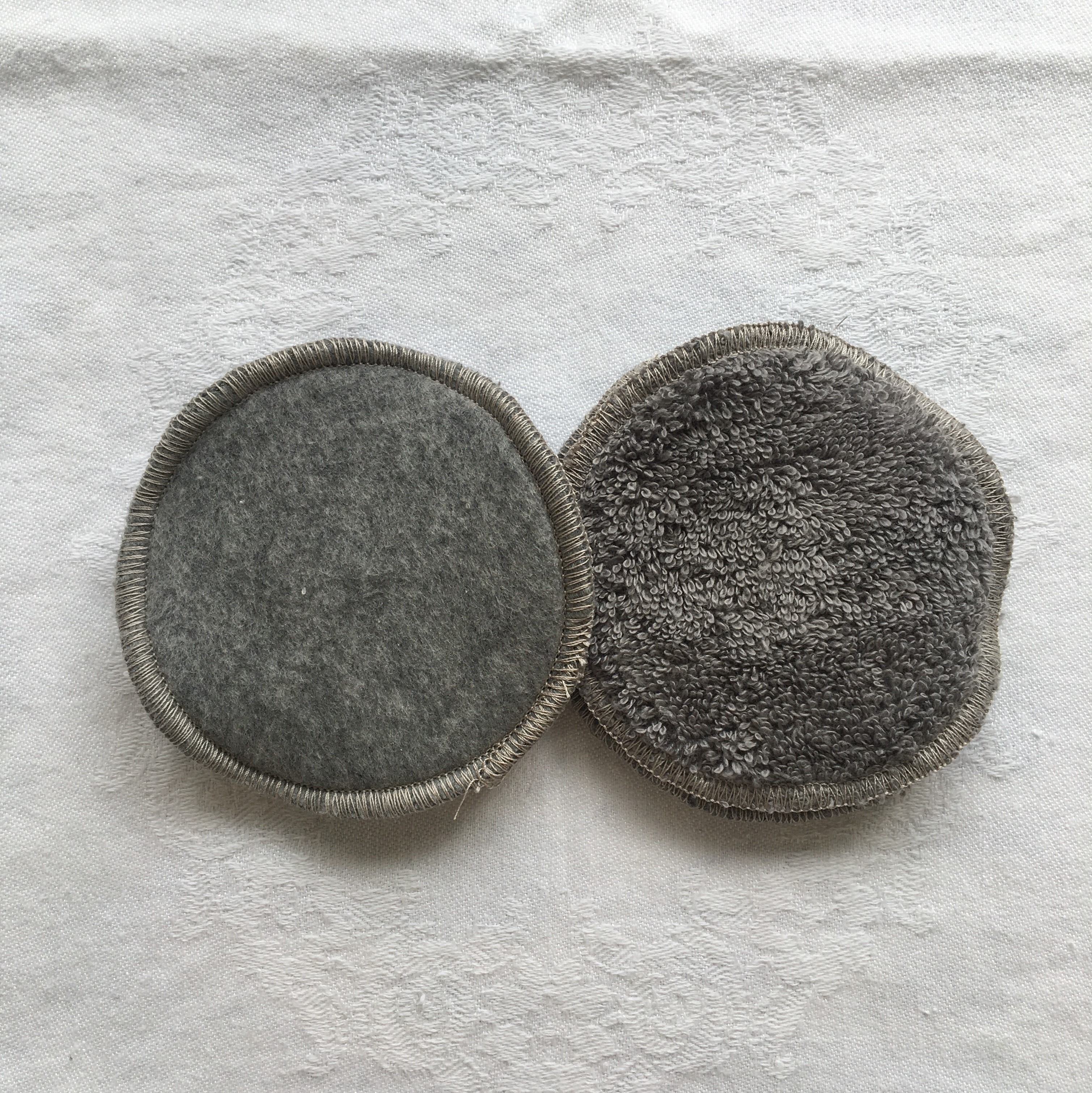 Lot de 5 lingettes-disques gris double-face éponge et polaire de coton bio / Délicatesse 3