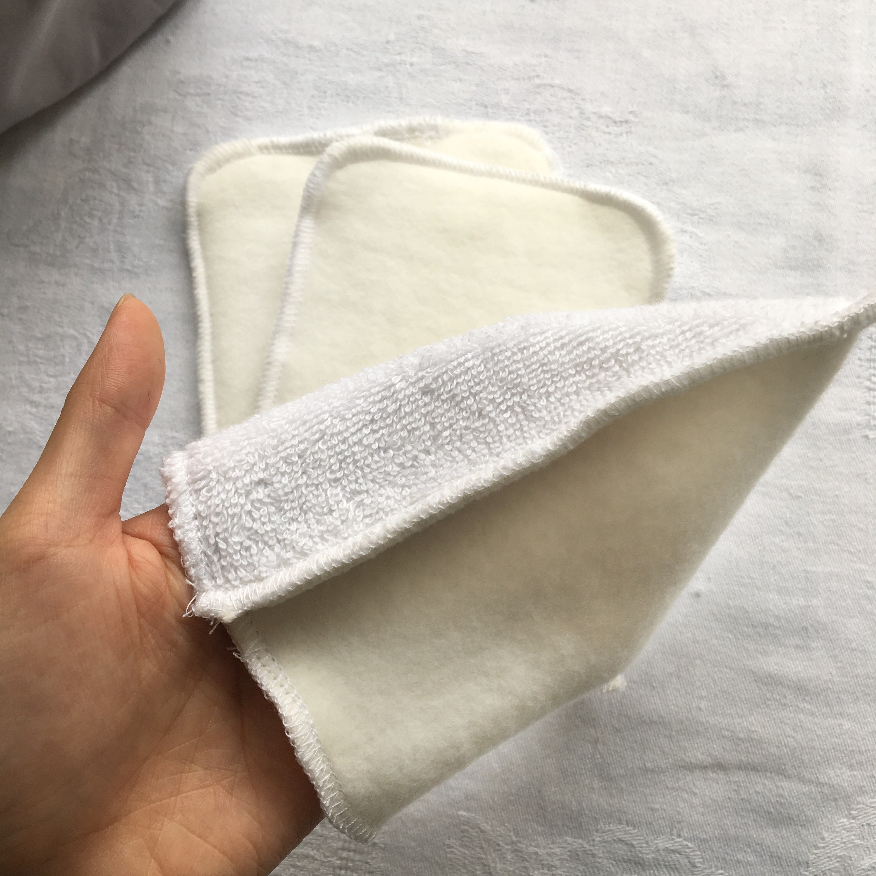 Lot de 3 mini-gants lingettes double-face éponge et polaire de coton bio / Caresse 4