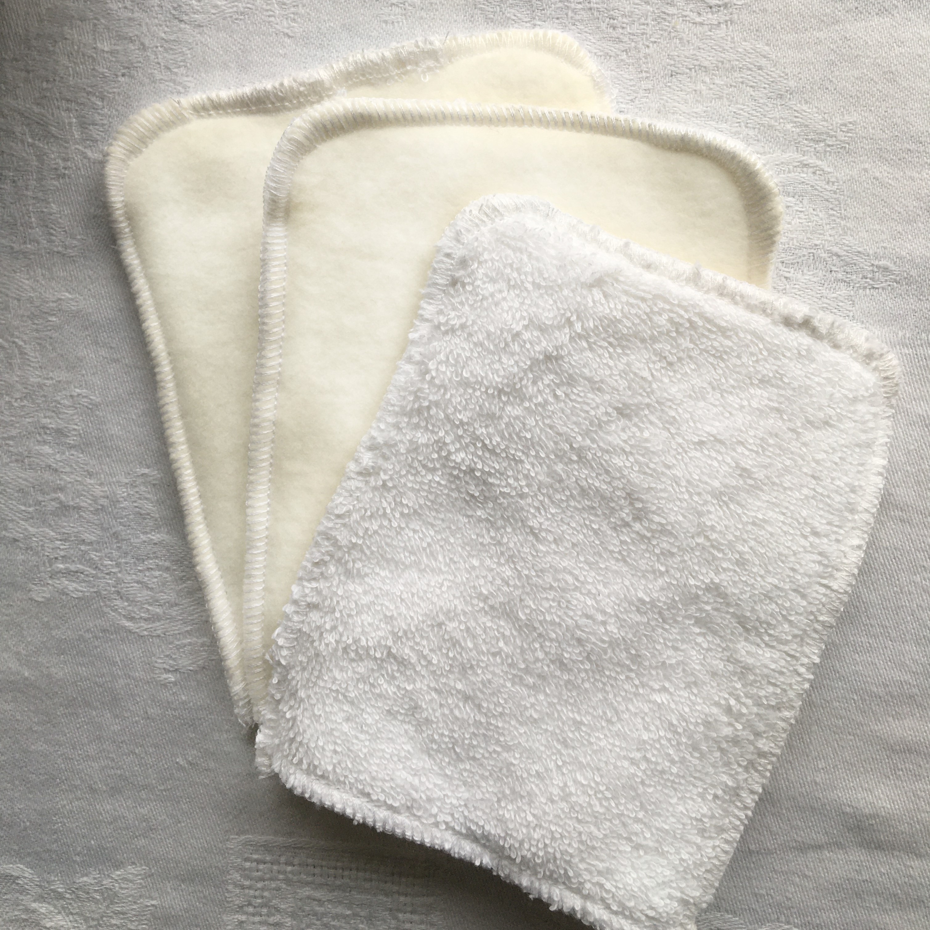 Lot de 3 mini-gants lingettes double-face éponge et polaire de coton bio / Caresse 2