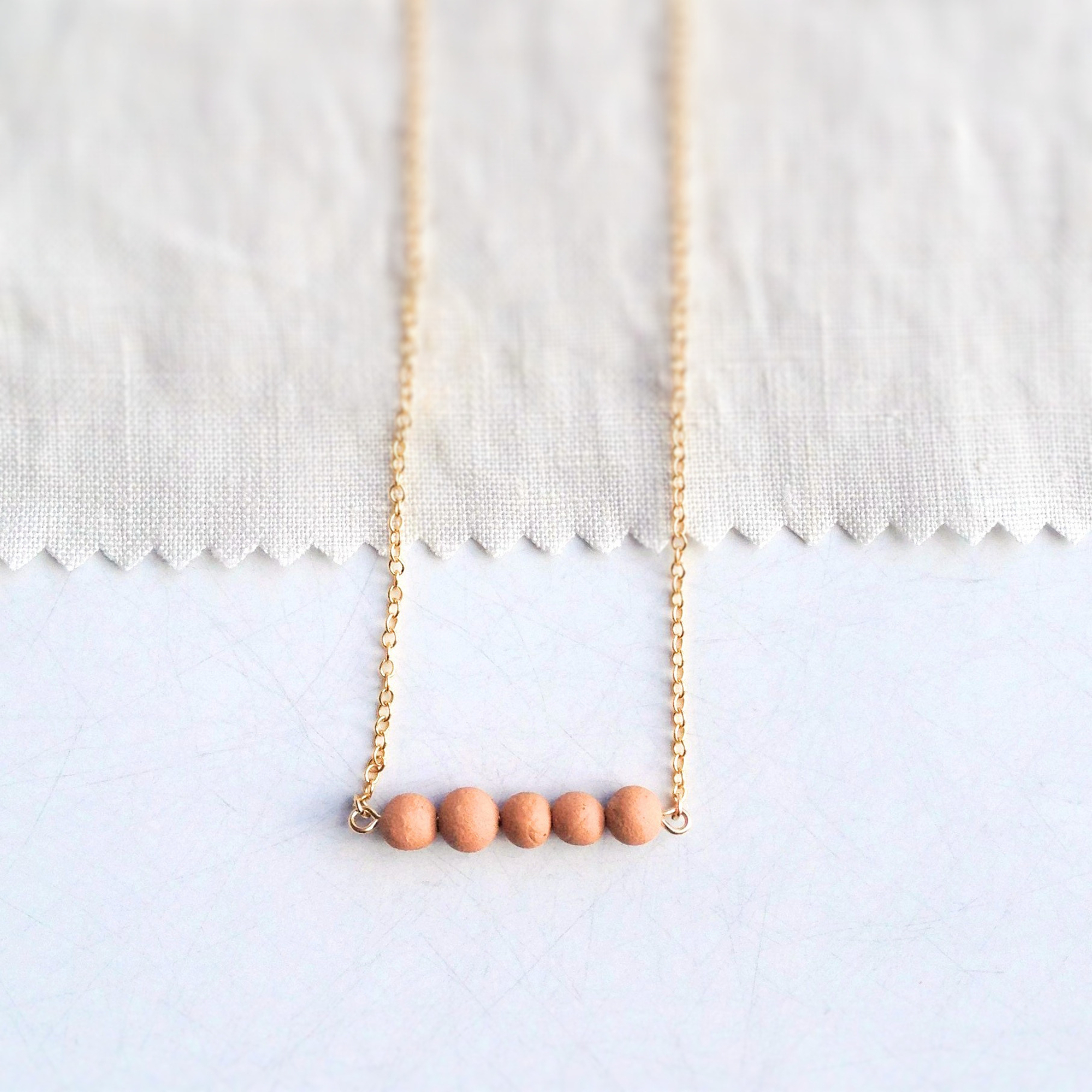 collier perlé en argile terracotta fait main