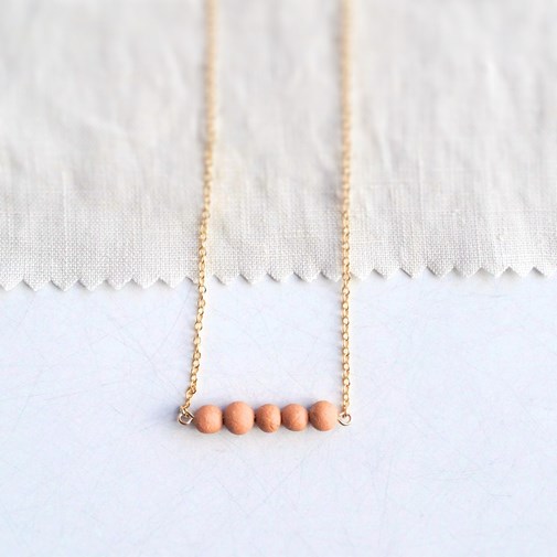 Collier Artiste aux fines perles d'argile