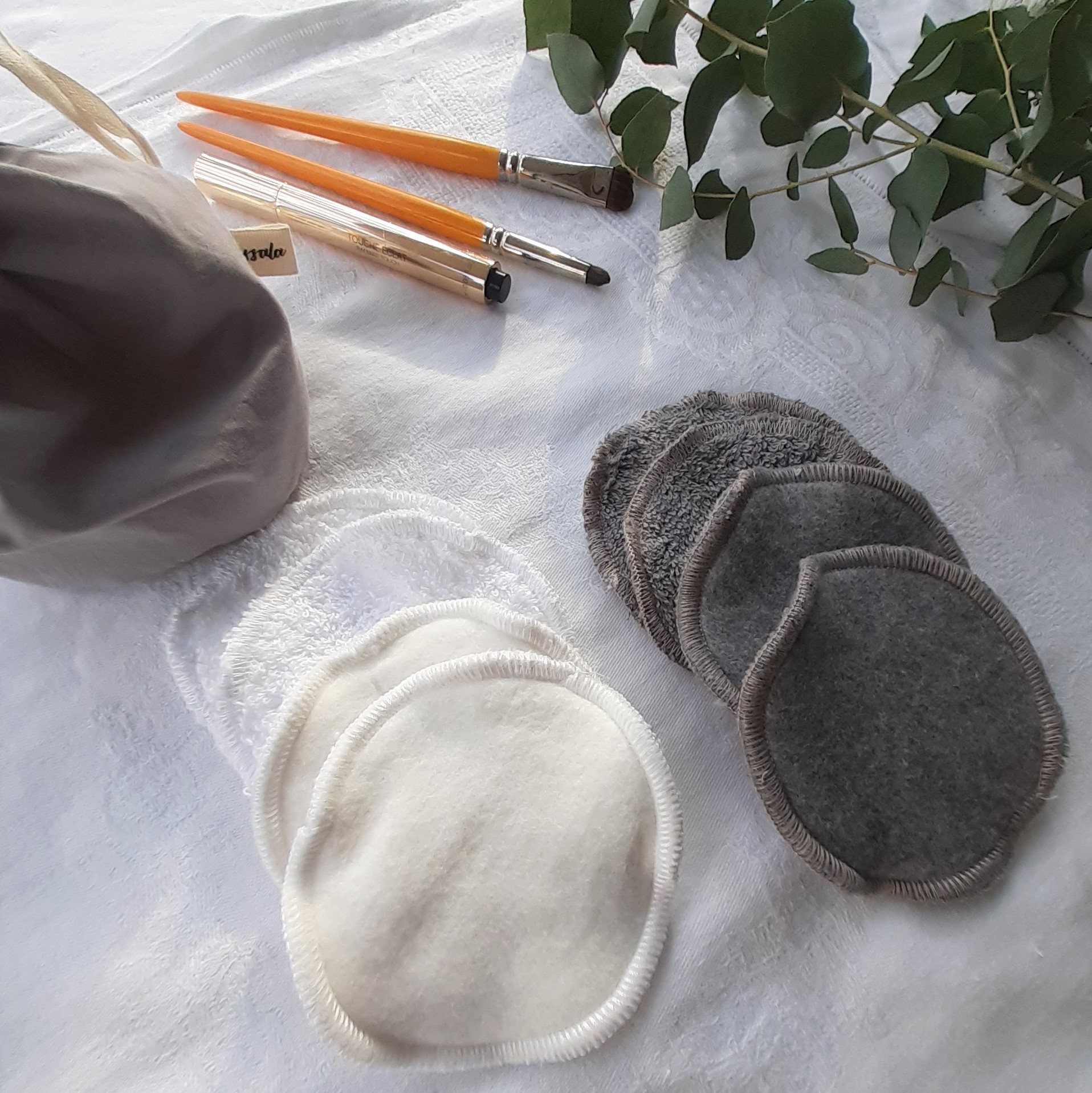 Pochons de 8 lingettes-disques blancs et gris - Précieuse découverte moyen 4