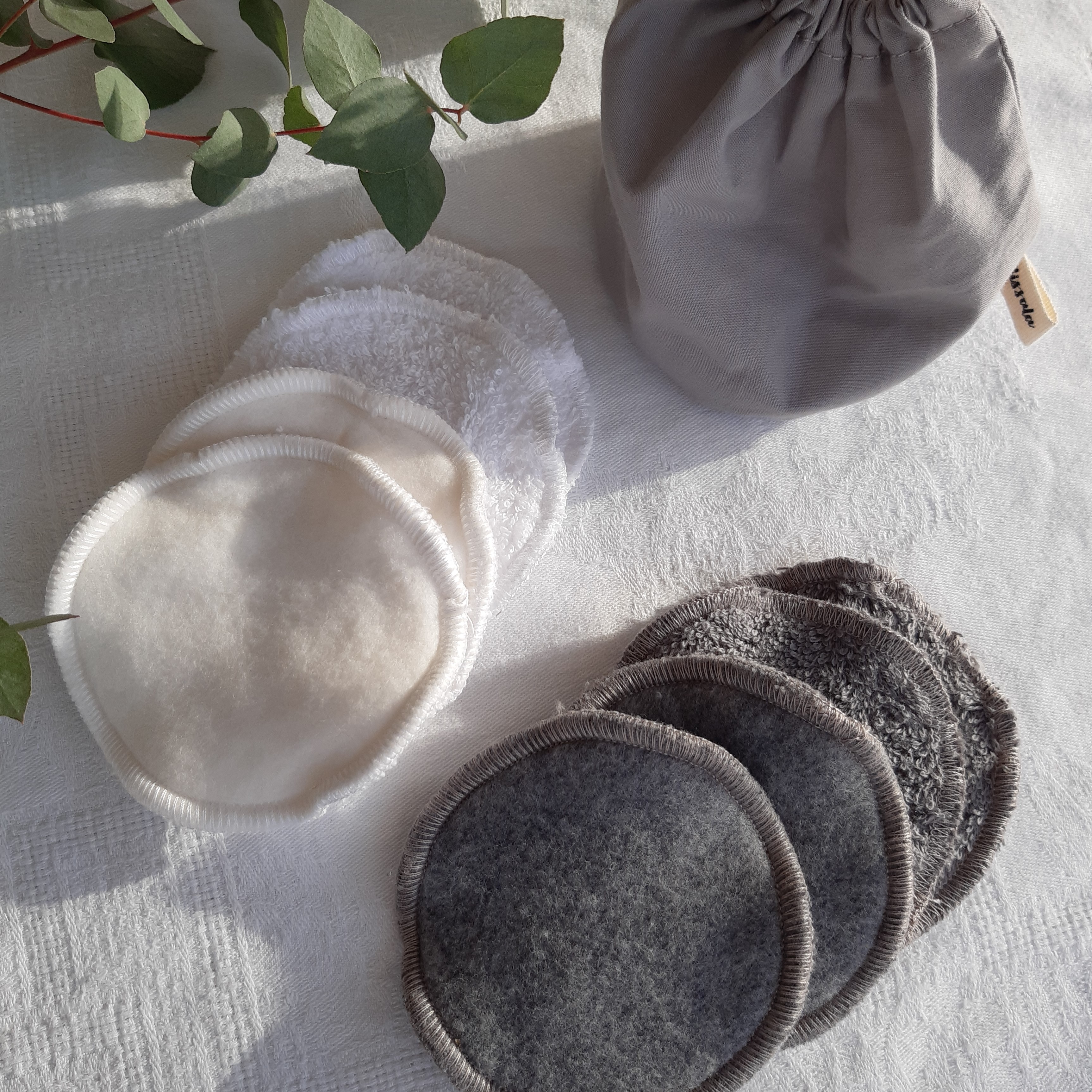 Pochons de 8 lingettes-disques blancs et gris - Précieuse découverte moyen 5