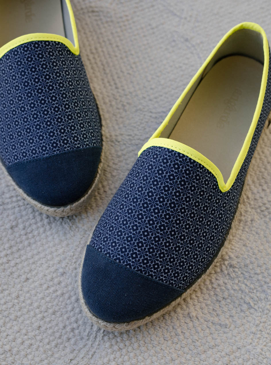 espadrilles recyclées bleu et jaune de haut