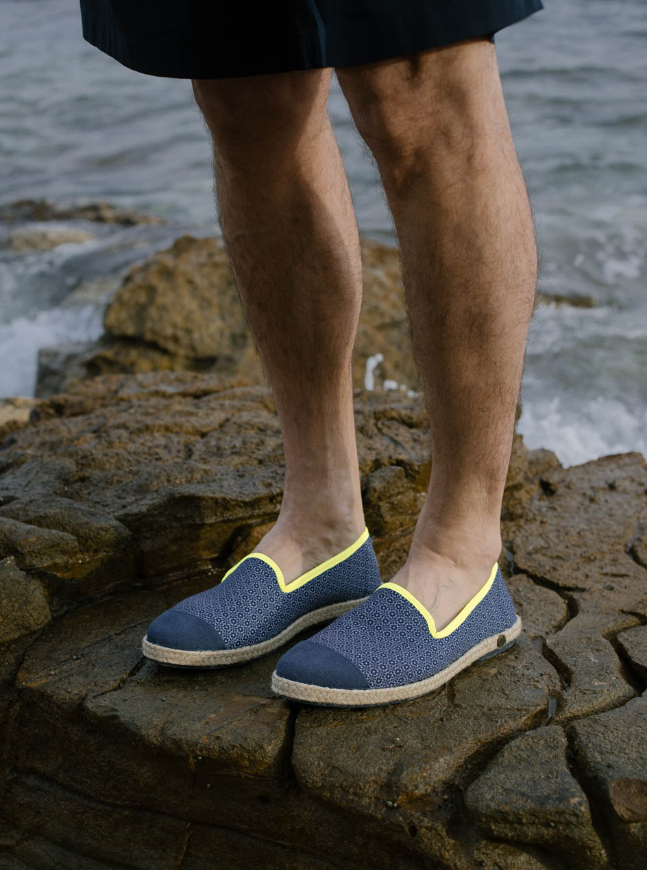 espadrilles recyclées bleu et jaune de devant