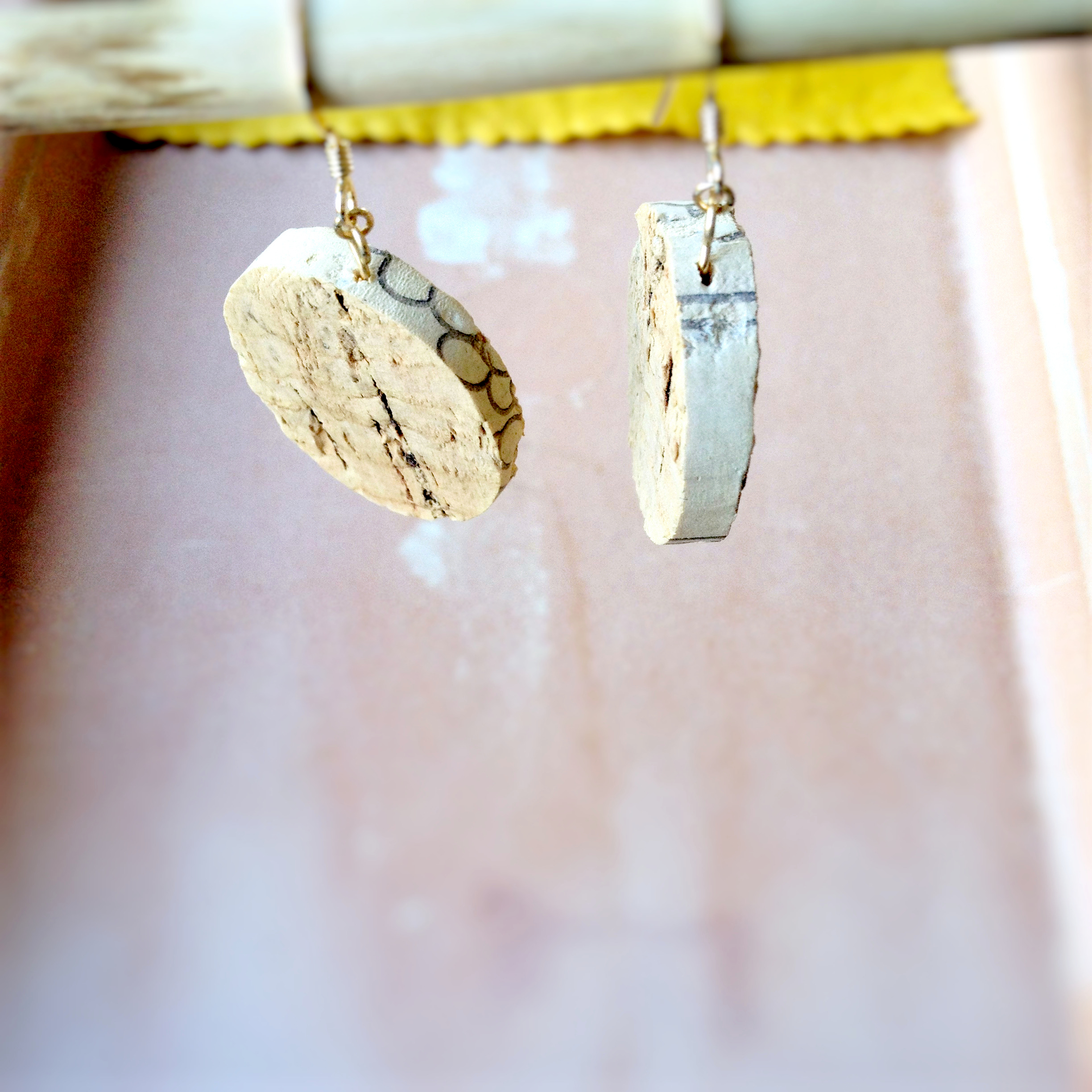 Boucles d'oreille rondes vegan et unique en matière naturelle