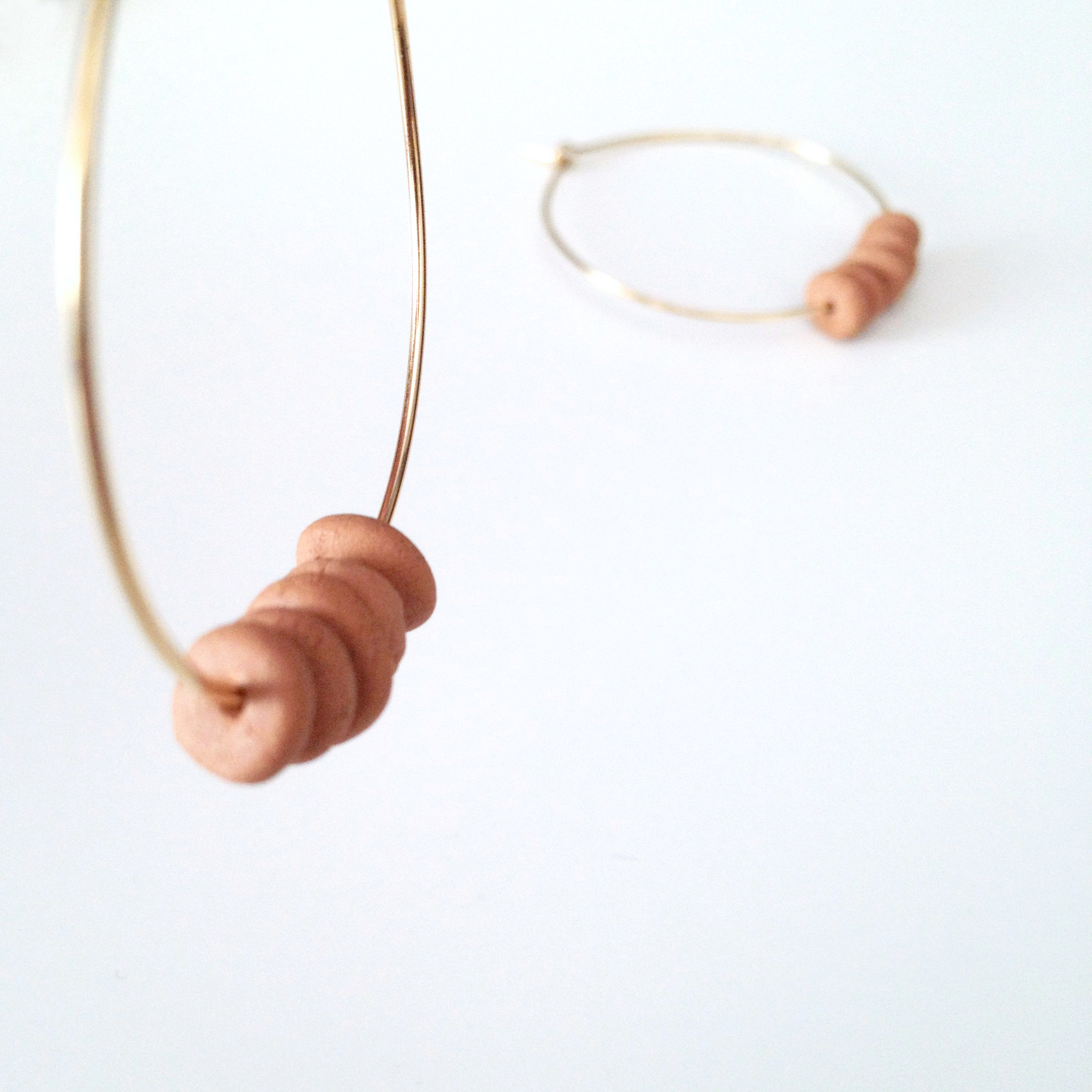 Créoles aux perles fines en argile fabrication française