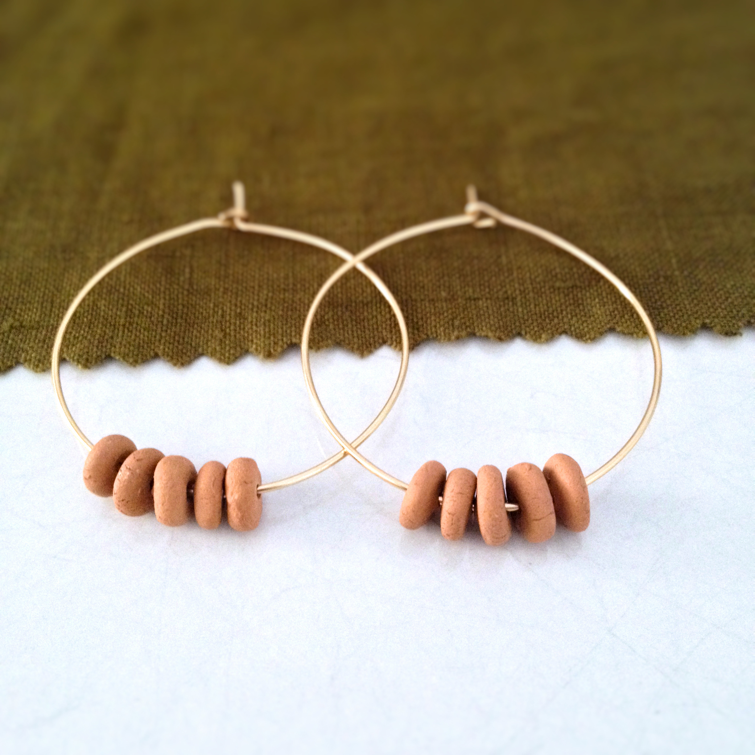 Créoles bohème et intemporelle en argile terracotta