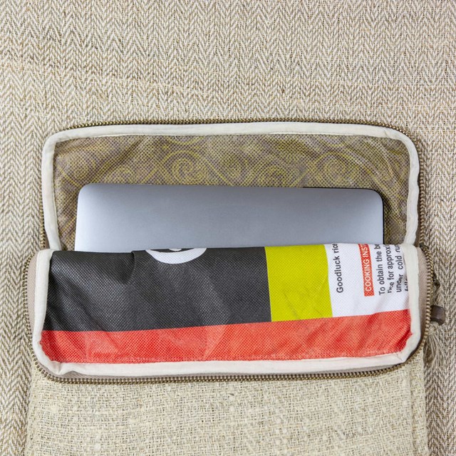 pochette ordinateur en chanvre et matières upcyclées