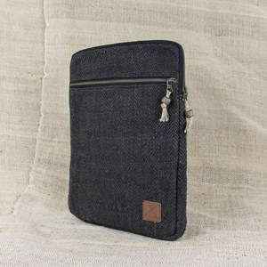 Pochette ordinateur en chanvre & matières upcyclées - Ébène