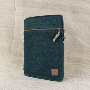 Pochette ordinateur en chanvre & matières upcyclées - Forêt