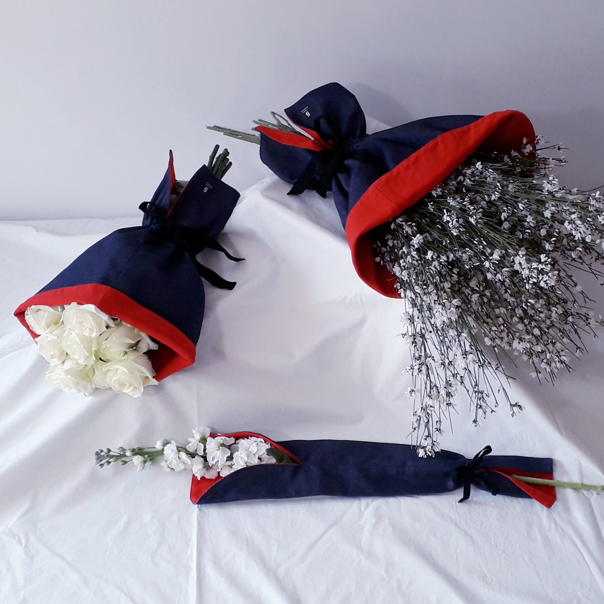 Cône à fleurs - Bleu marine / Rouge 2