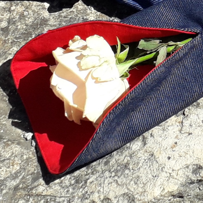 Cône à fleurs - Bleu marine / Rouge 8