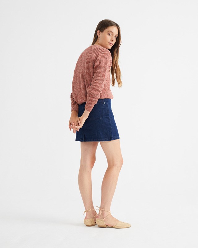 Femme porte pull vue de dos