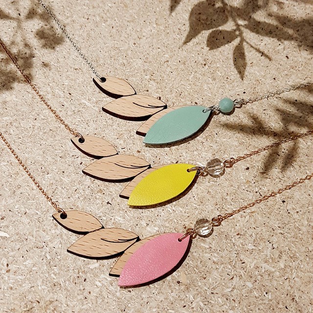 Collier en bois et cuir PLUME Jaune 5