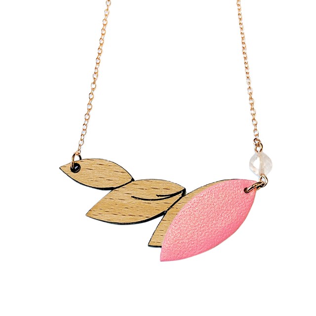Collier en bois et cuir PLUME Rose 4
