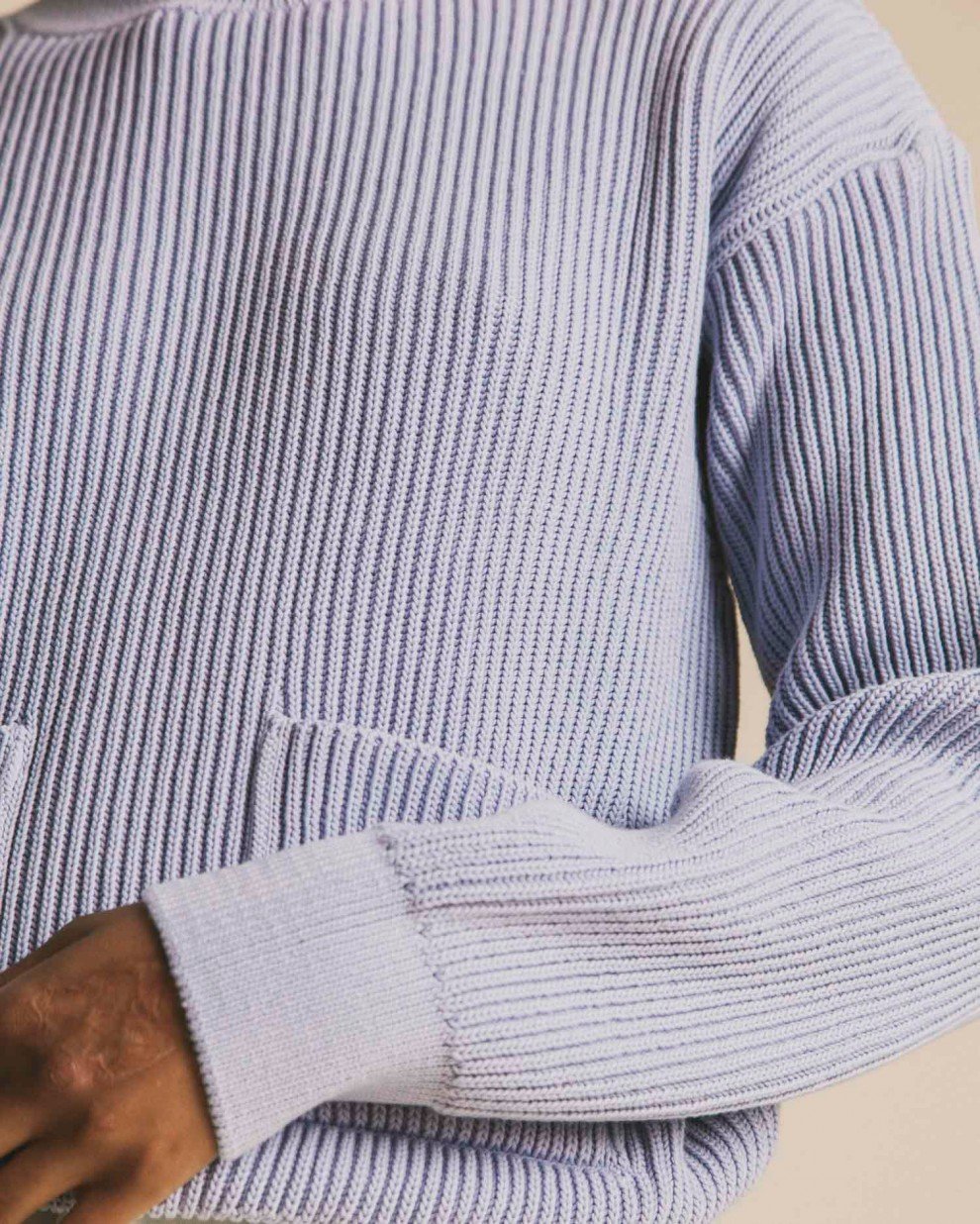 Pull lavande détail manche