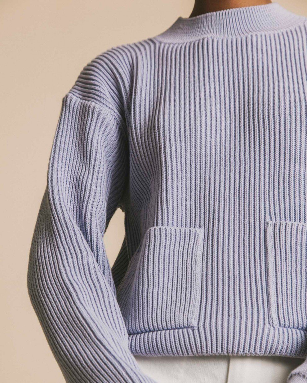 Pull lavande détaille buste