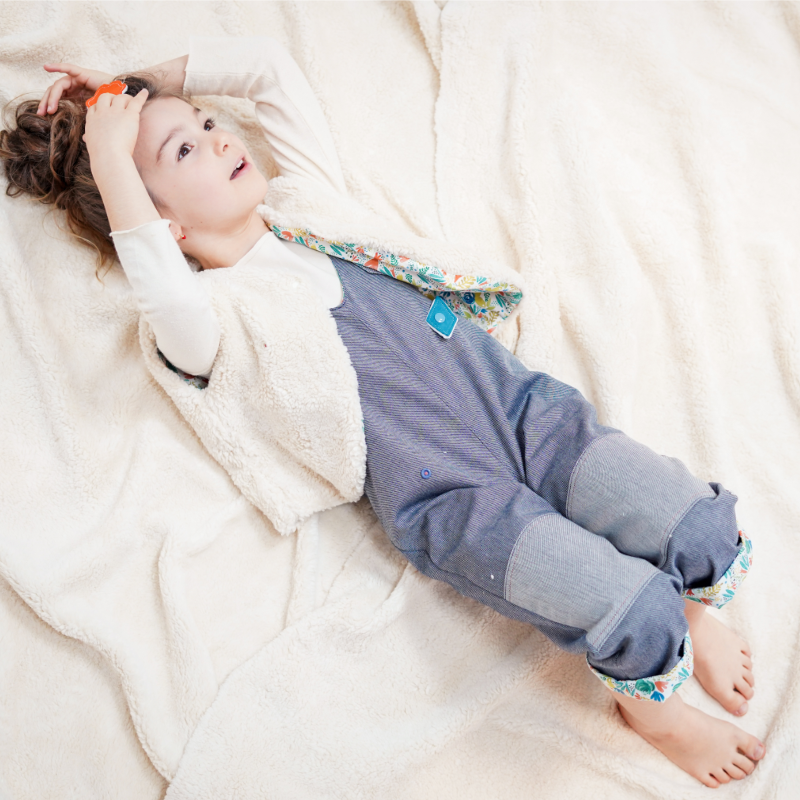 Salopette évolutive en jean bio - motif fleuri 4