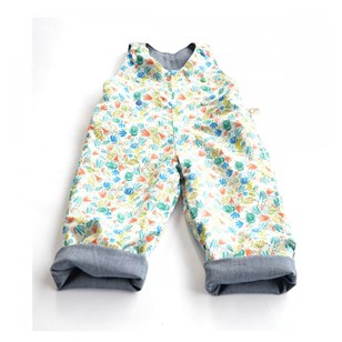 Salopette évolutive en jean bio - motif fleuri