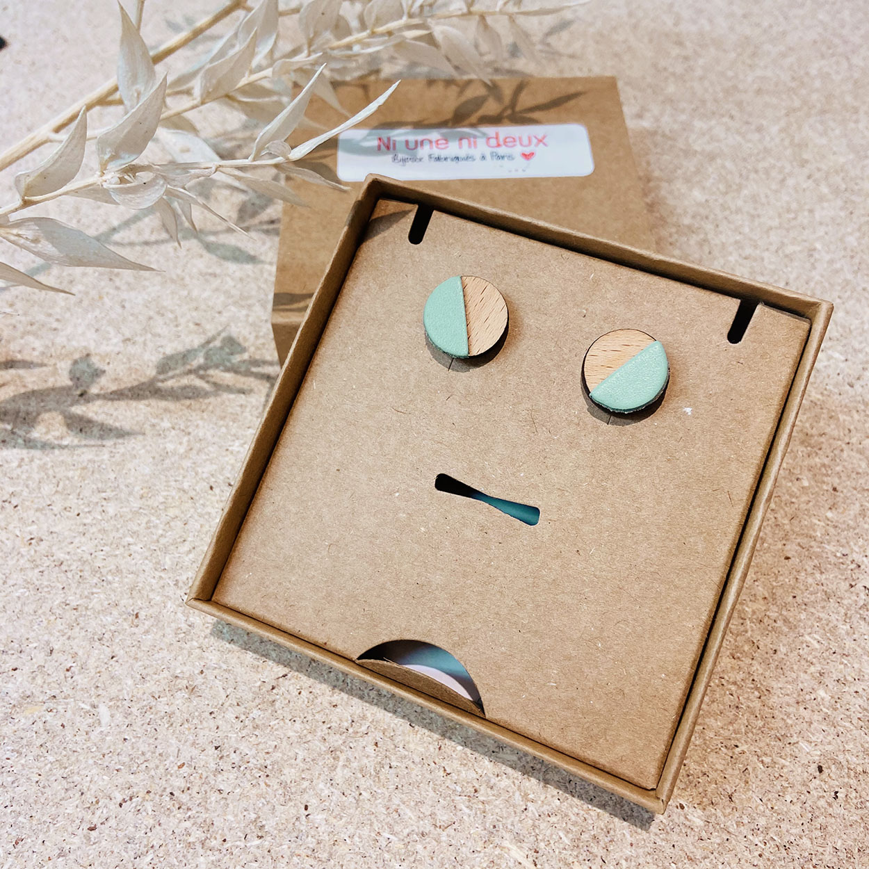 Puces d'oreilles en bois et cuir DEMI-LUNE Rose 2