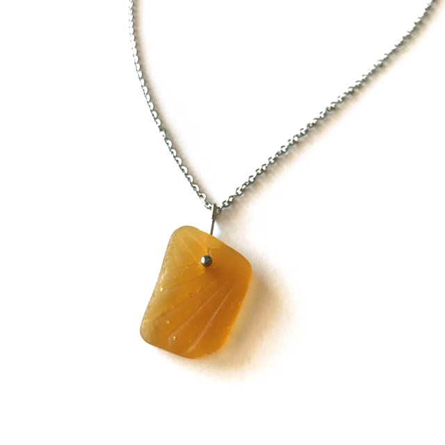 Pendentif ÎLE en verre de mer Ambre - PIÈCE UNIQUE 2