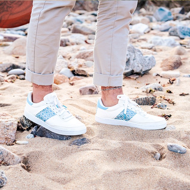 Sneakers en toile et tissage bleu ciel réalisé à la main - Vinh Hy 7