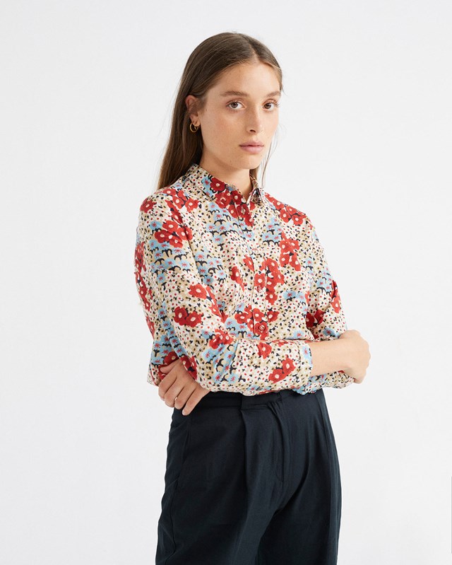 Chemisier imprimé - Small Flowers Chamomile de Thinking MU 2