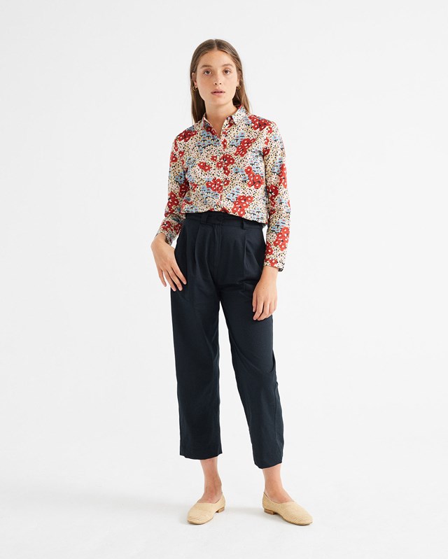 Chemisier imprimé - Small Flowers Chamomile de Thinking MU 3