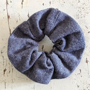 Chouchou en jean upcyclé - bleu marine