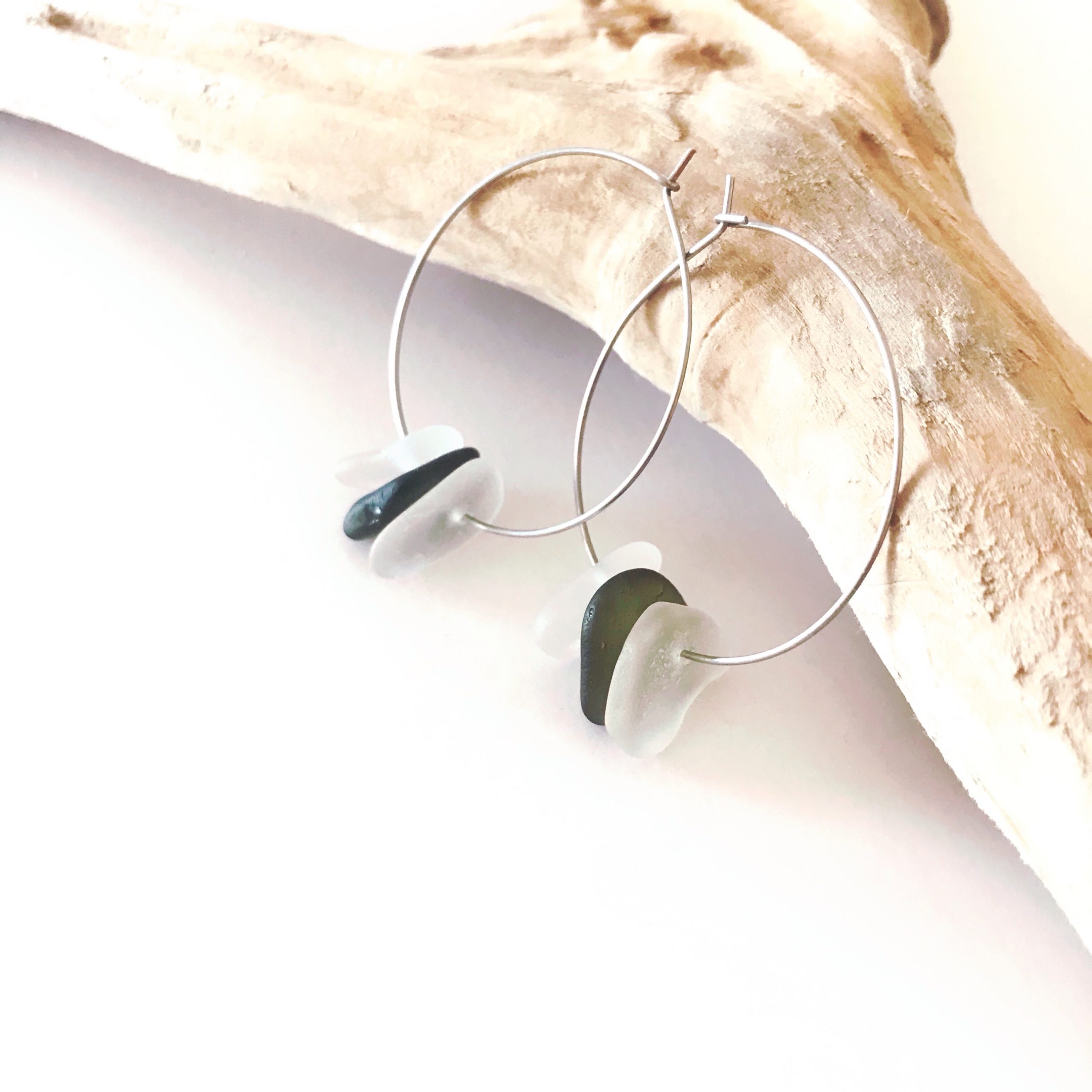 Créoles en verre BLANC & VERT des plages de Méditerrannée 3