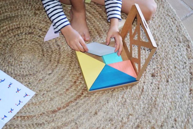 TANGRAM en bois coloré - Me & Mine 3
