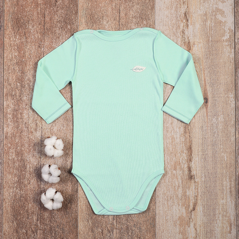 Packshot du body interlock bleu coton bio fermé