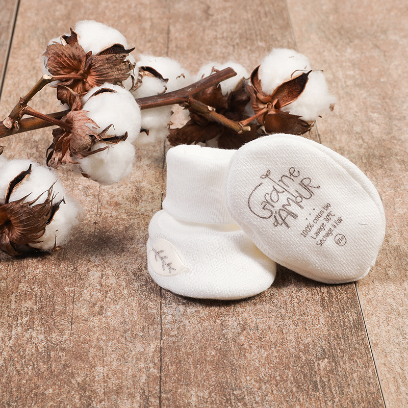 Packshot des chaussons en maille ajourée coton bio