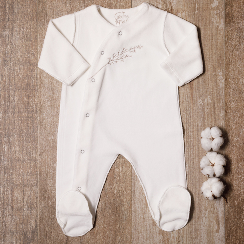 Packshot du pyjama velours en coton bio fermé