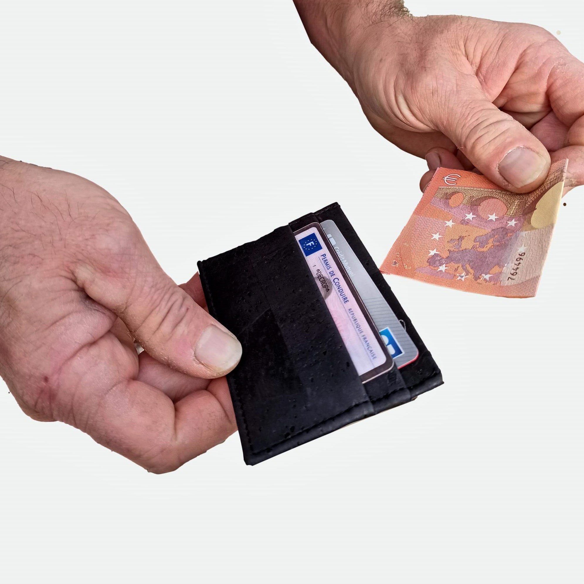 Porte-cartes en liège vert de bleu, vegan et éco-friendly 5