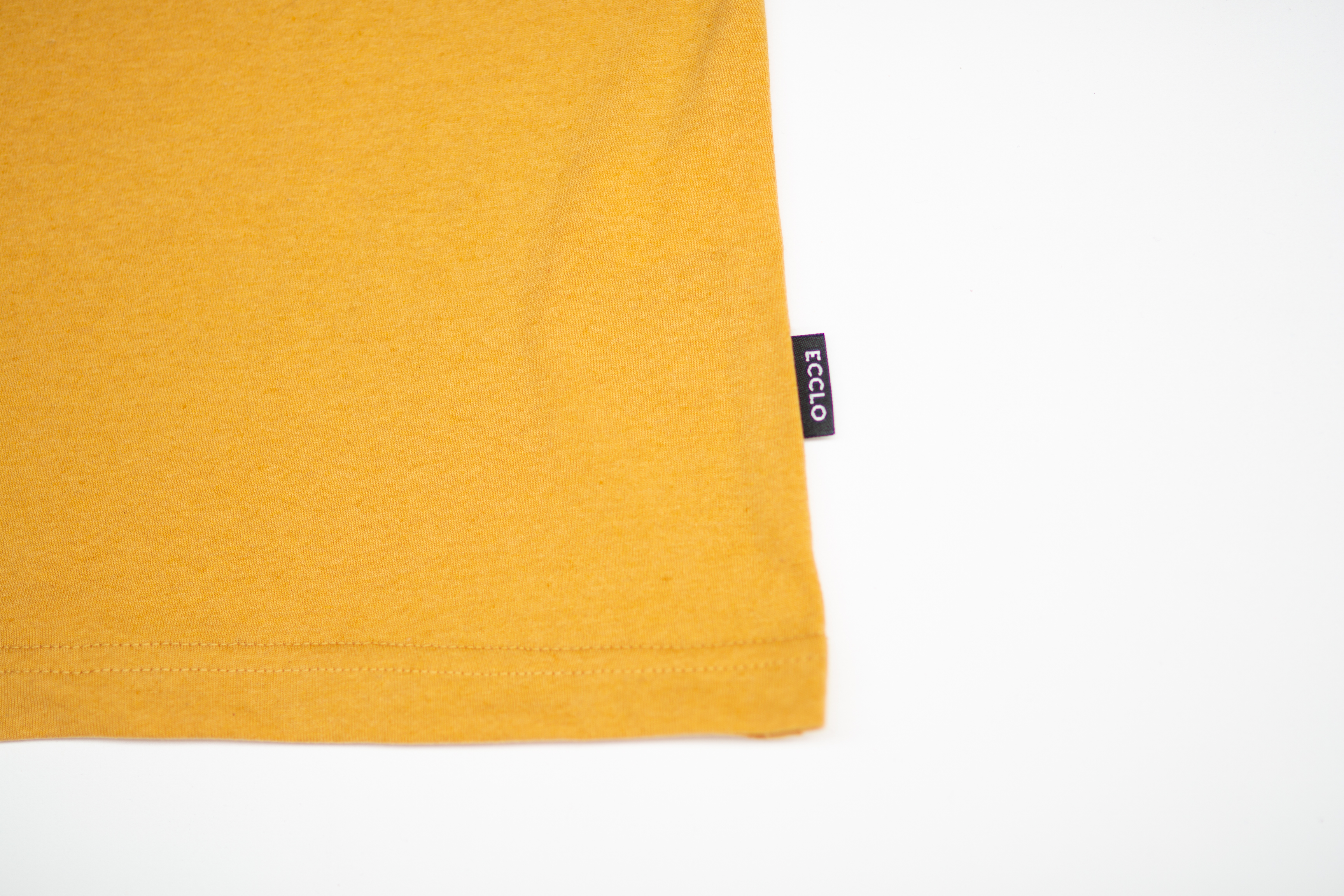 t-shirt-echancre-femme-jaune-golden-sand-recycle-made-in-france-packshot