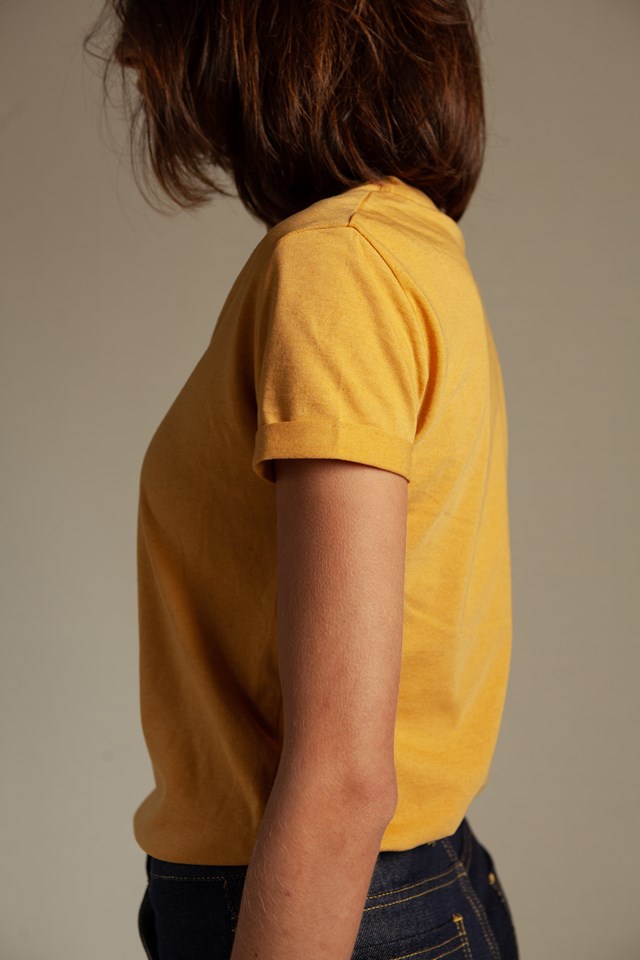 t-shirt-echancre-femme-jaune-golden-sand-recycle-made-in-france-manches-courtes