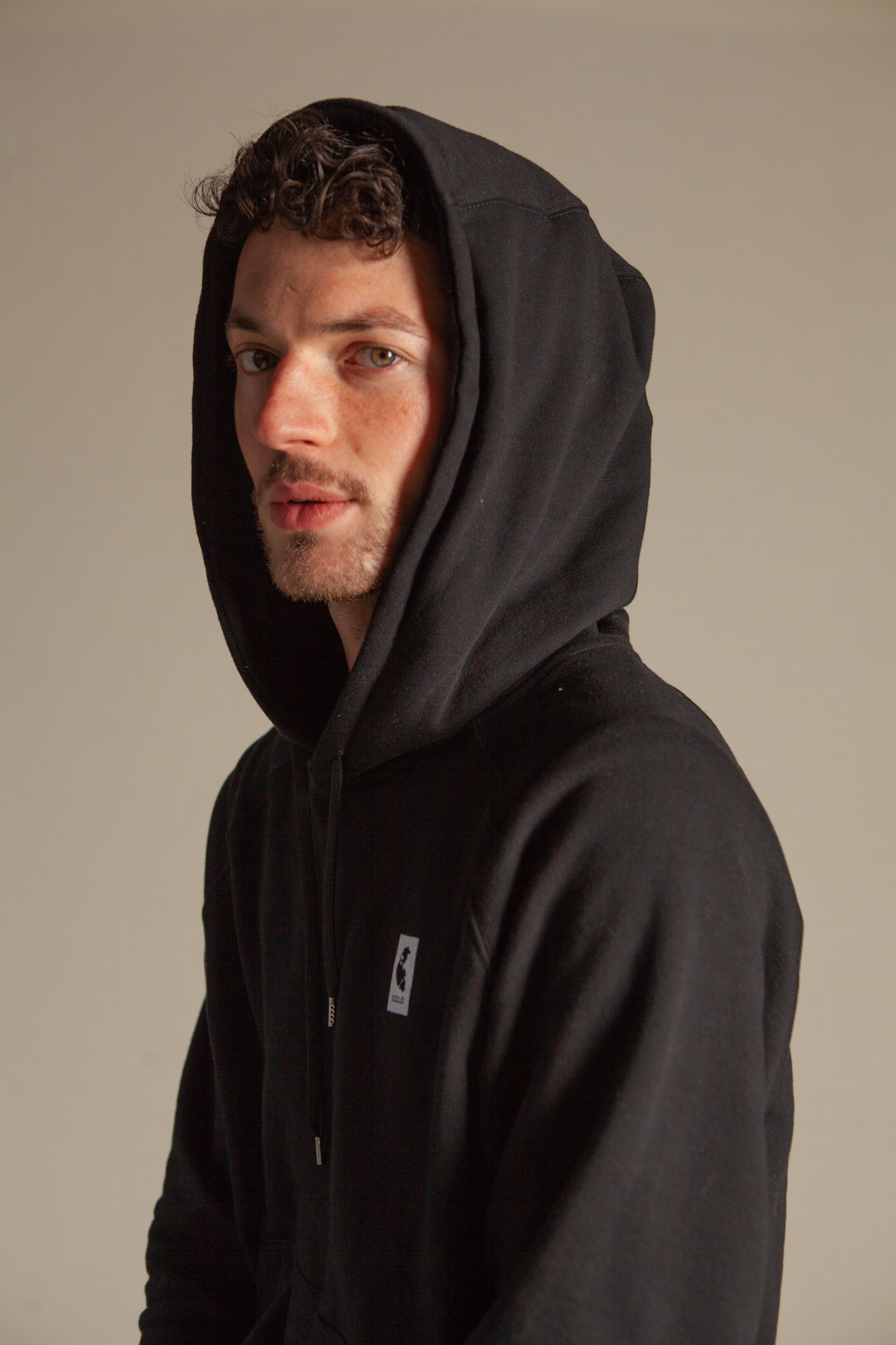 sweat-capuche-noir-unisexe-recycle-made-in-france