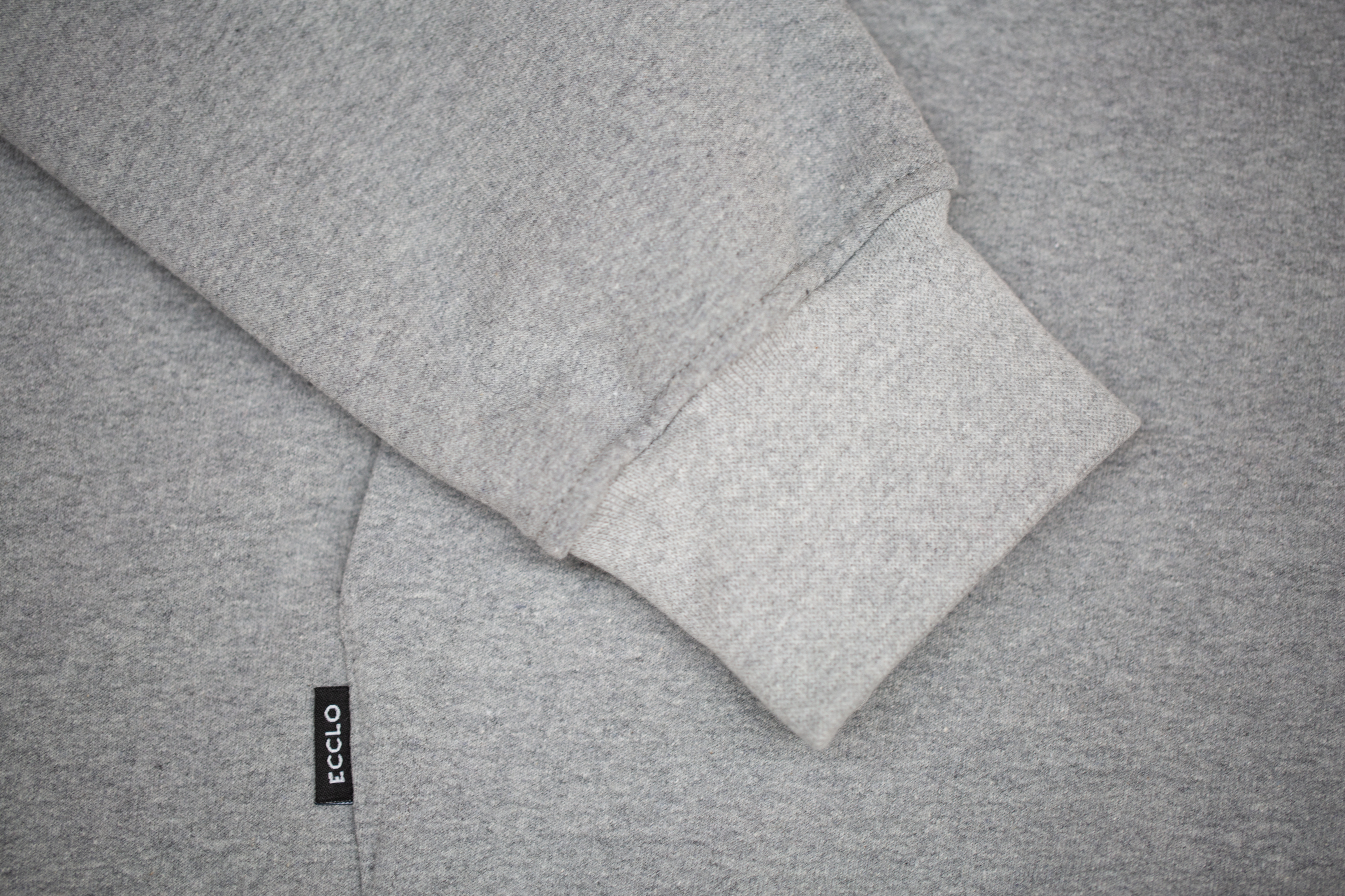 sweat-capuche-mixte-gris-aluminio-recycle-made-in-france-details