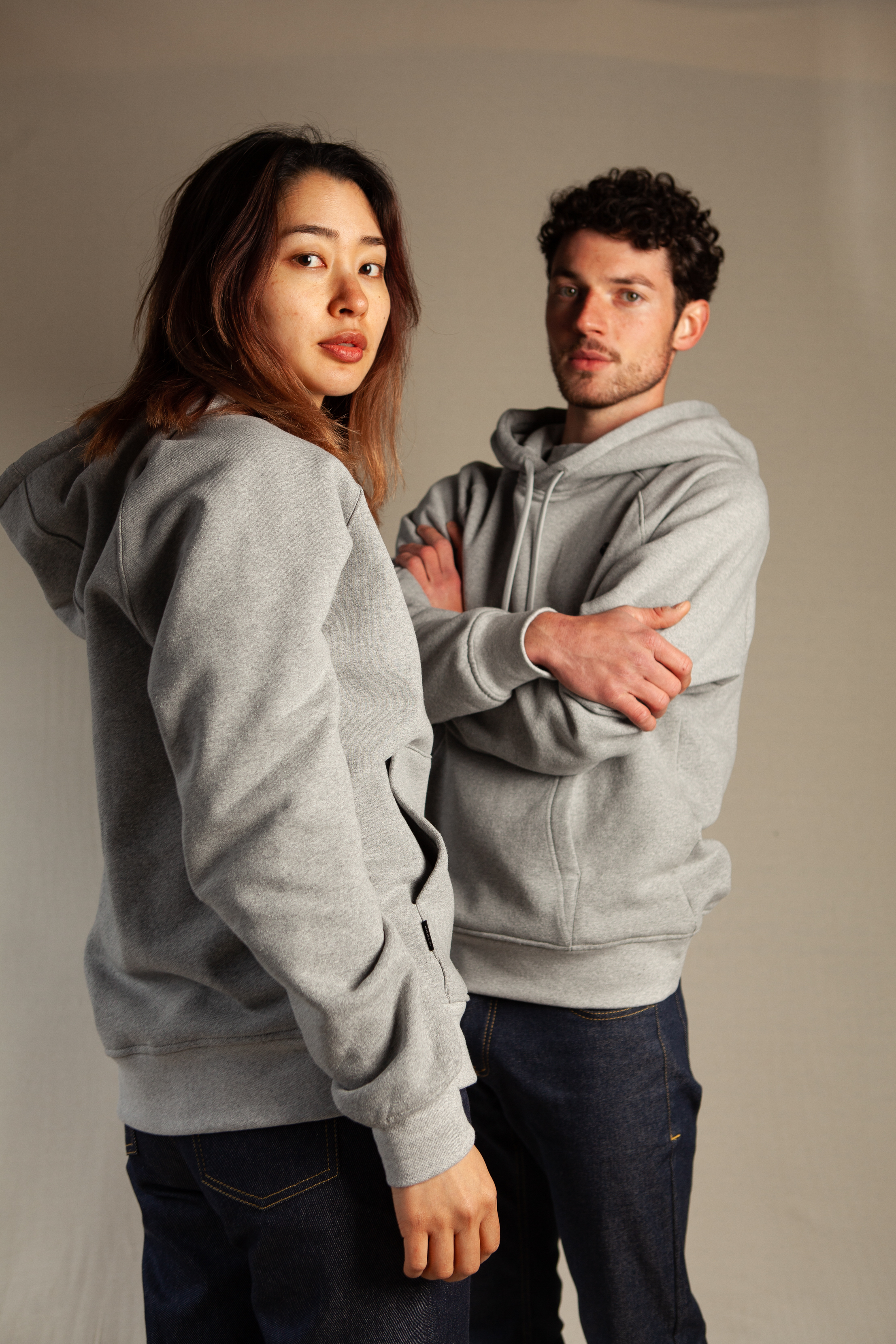 sweat-capuche-mixte-gris-aluminio-recycle-made-in-france