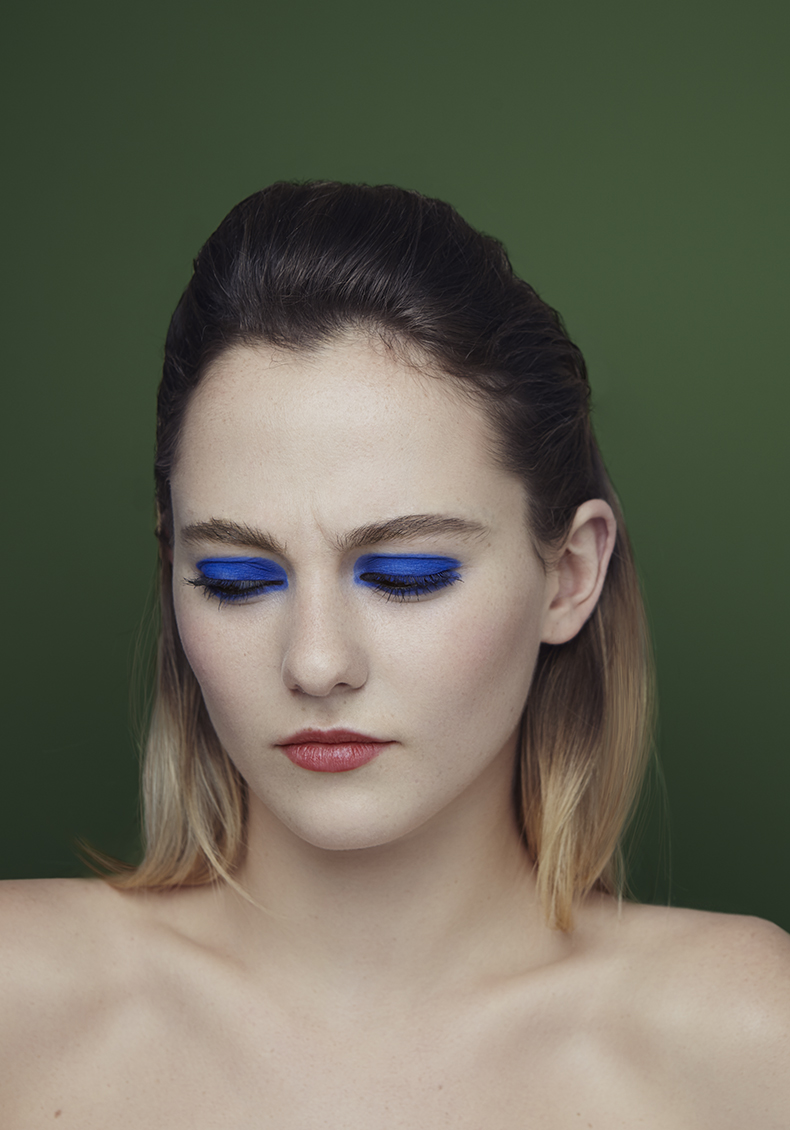 fard a paupieres bleu roi marine