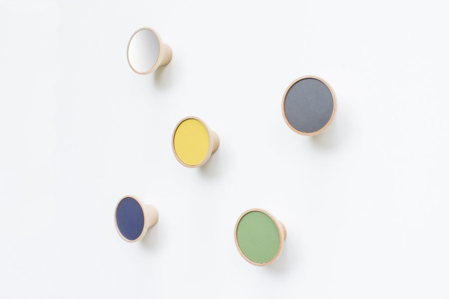 Patère en hêtre tourné et stratifié fabriquée en France