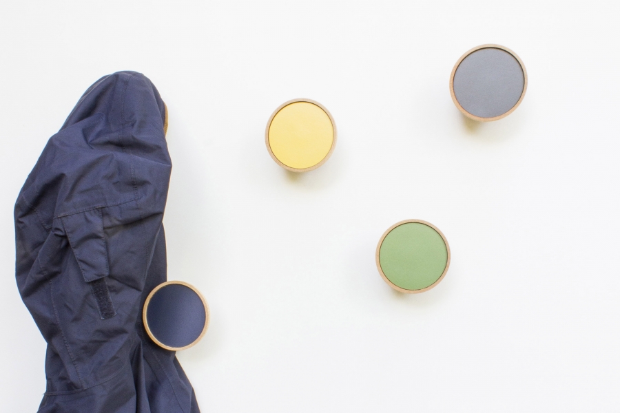 Patère en bois de hêtre tourné et stratifié made in France