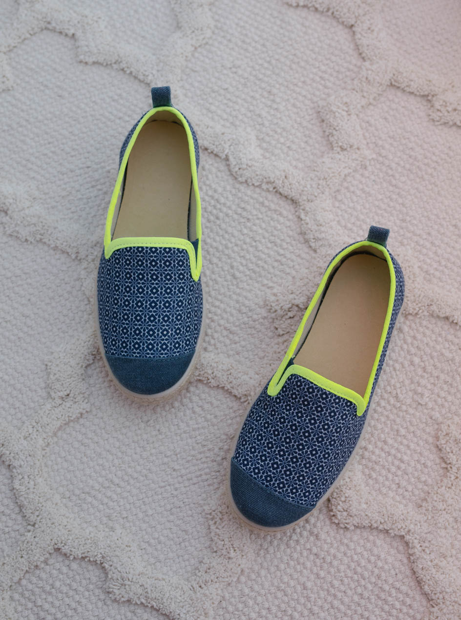 espadrilles recyclées bleues et jaunes