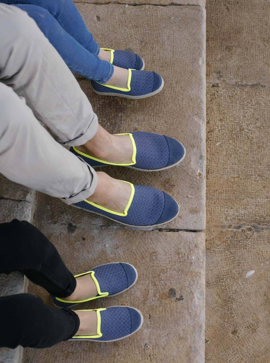 espadrilles recyclées bleues et jaunes