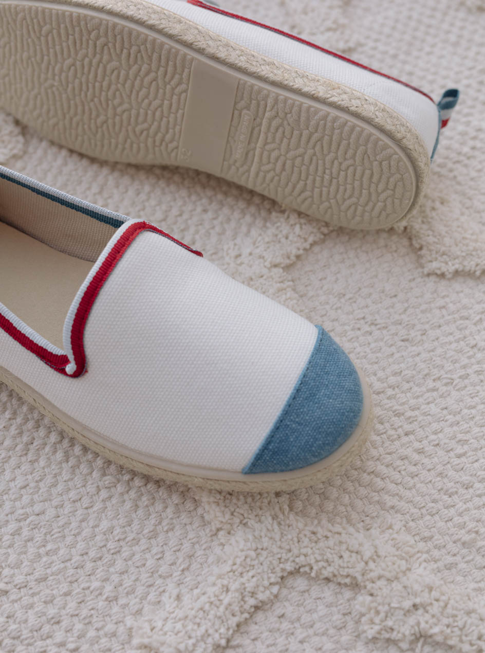 espadrilles recyclées de couleur bleu blanc rouge