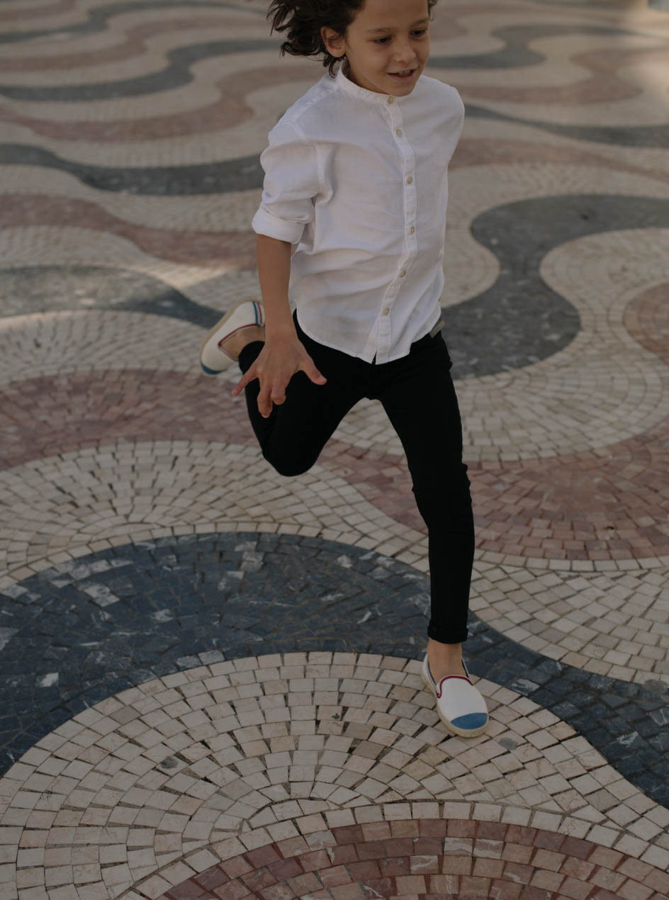 espadrilles recyclées de couleur bleu blanc rouge