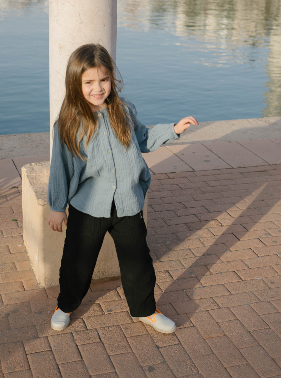 espadrilles recyclées beiges et oranges vue portée de devant