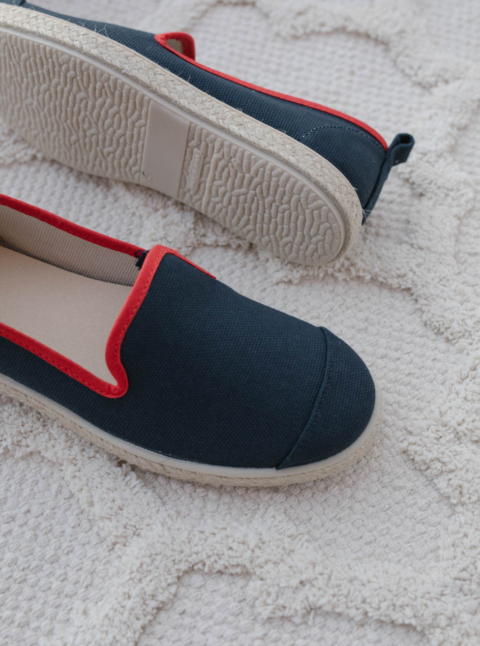 espadrilles recyclées bleues et rouges